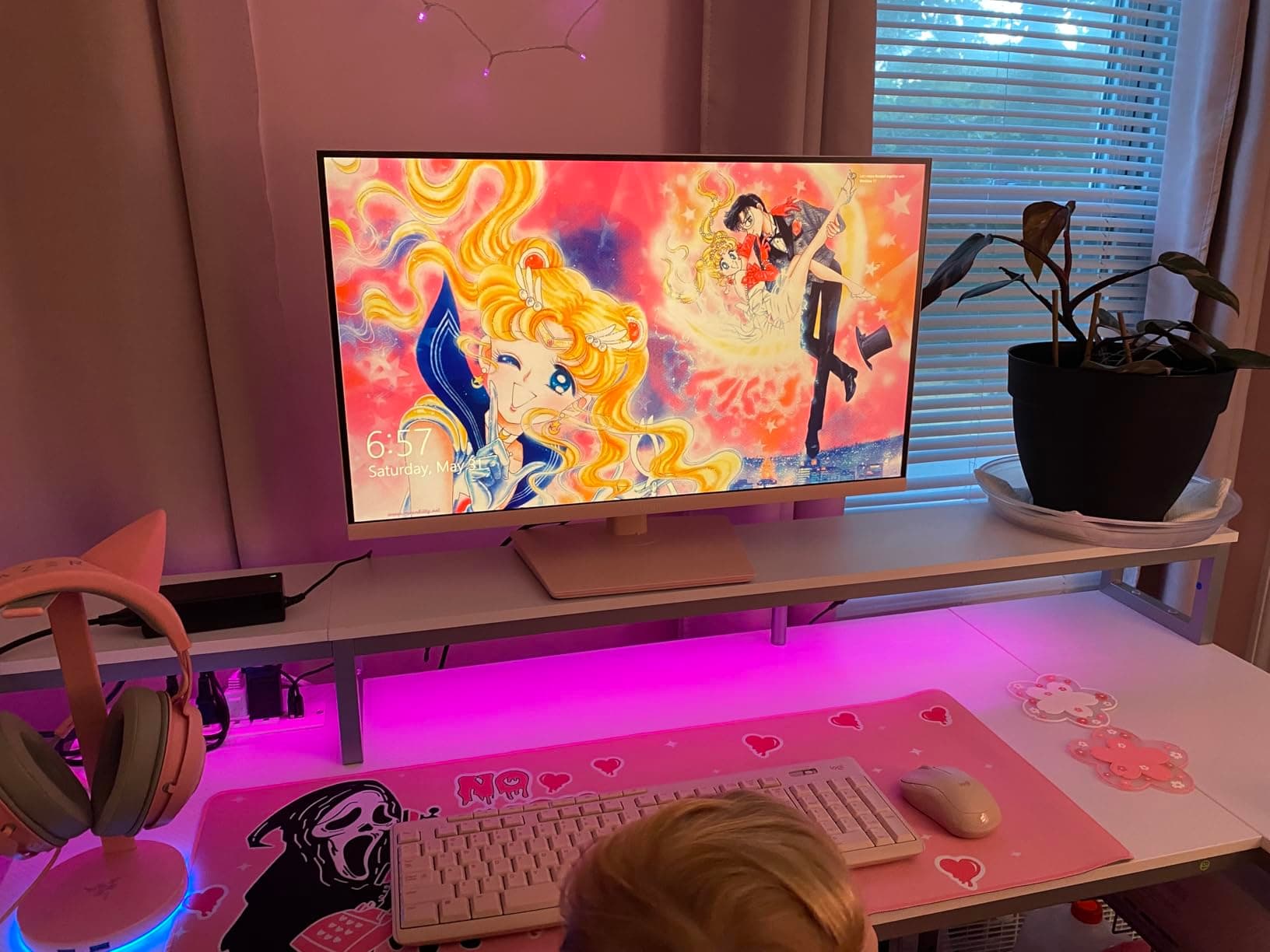A Dreamy Pink Desk Setup That Makes Your Workspace Feel Expensive